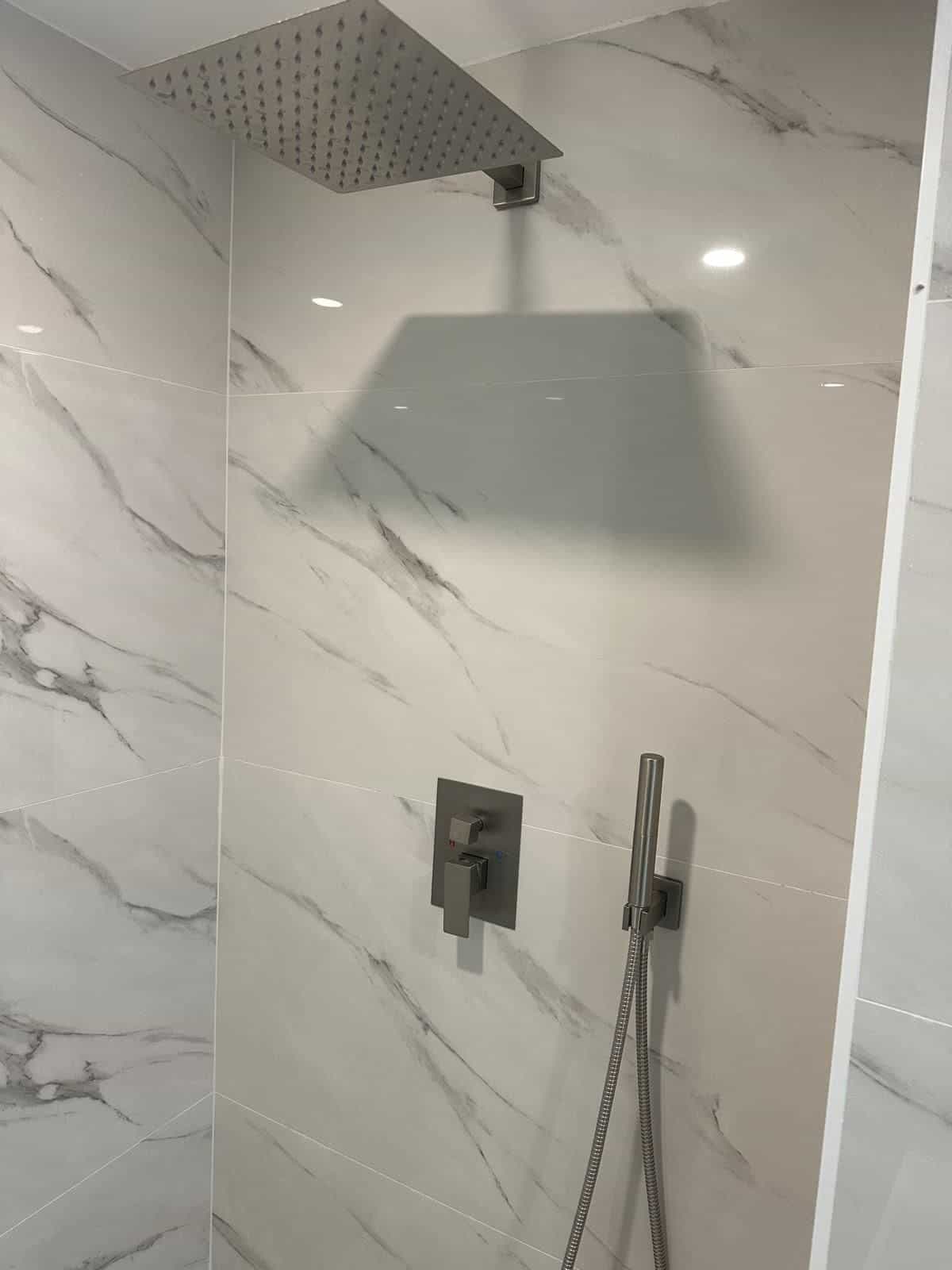 Before and after of a Bathroom remodeling by a plumber in Coral Gables