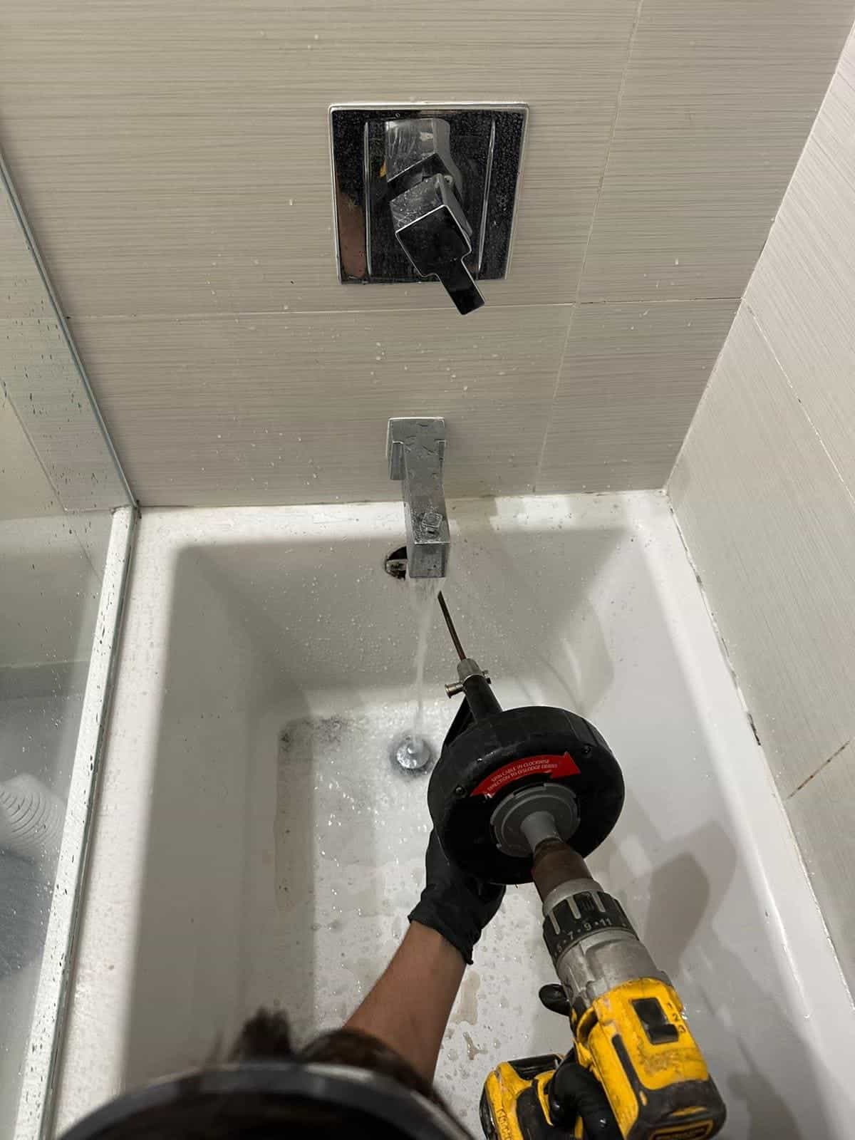Before and after of a Drain cleaning by a plumber in Coral Gables