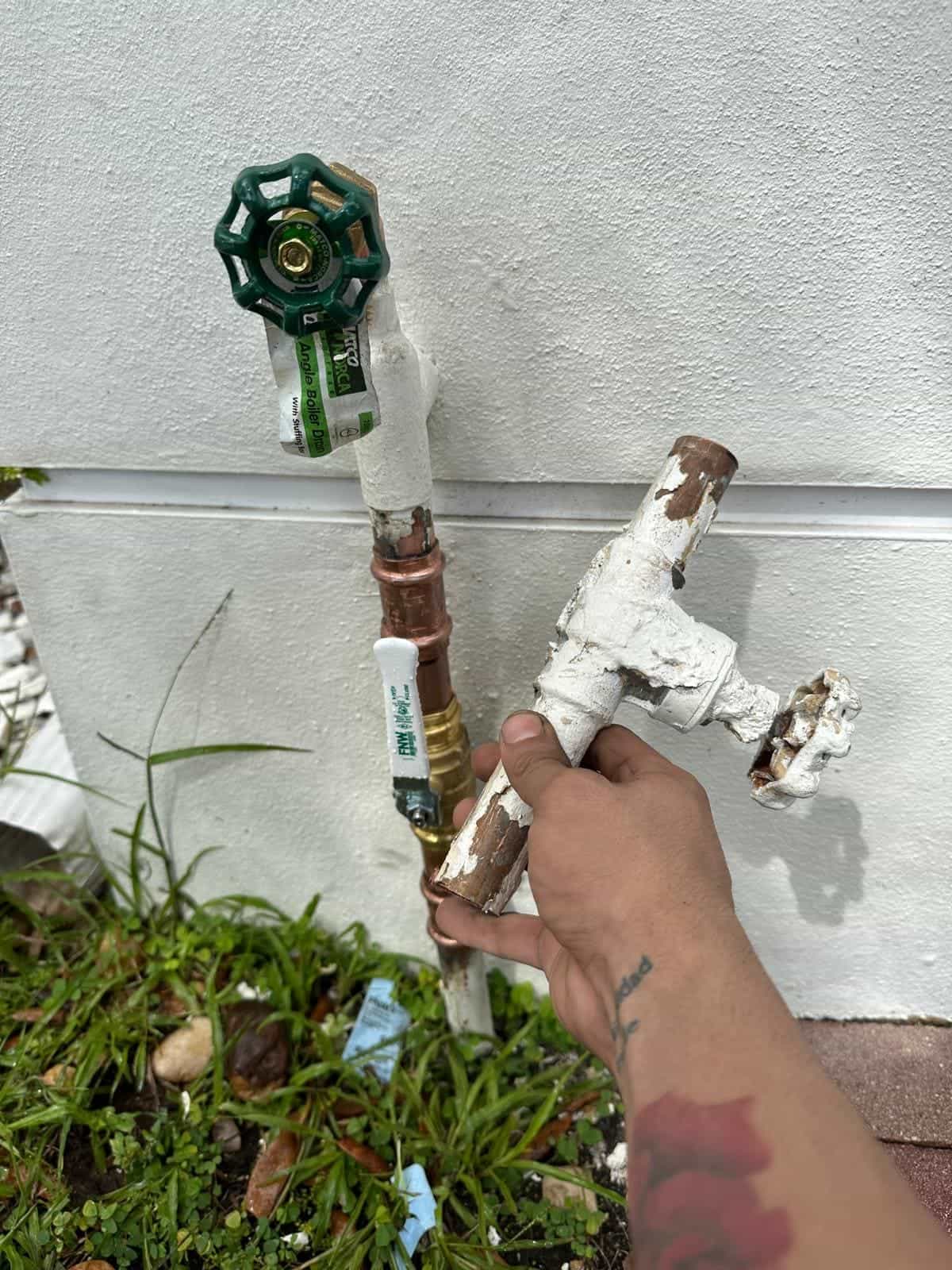 Before and after of a Main valve replacement by a plumber in Coral Gables